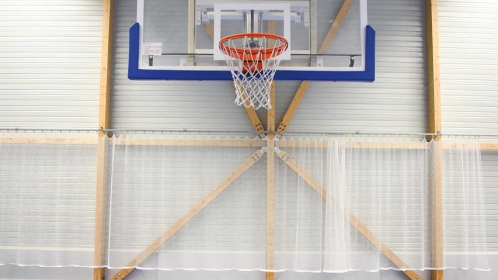 Vue-gros-plan-du-panier-basket-fixe-avec-24-secondes