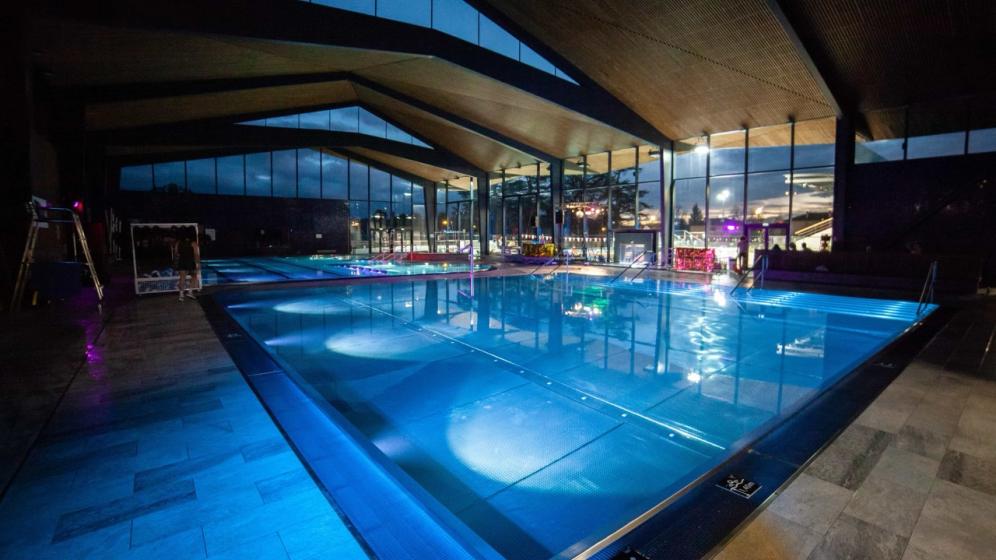 Vue_interieure_bassin_nocturne_Stade_Nautique_Pau