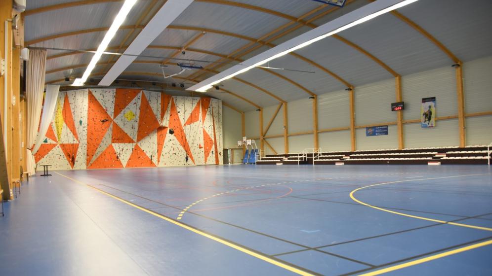 Vue-perspective-avec-mur-descalade-en-fond