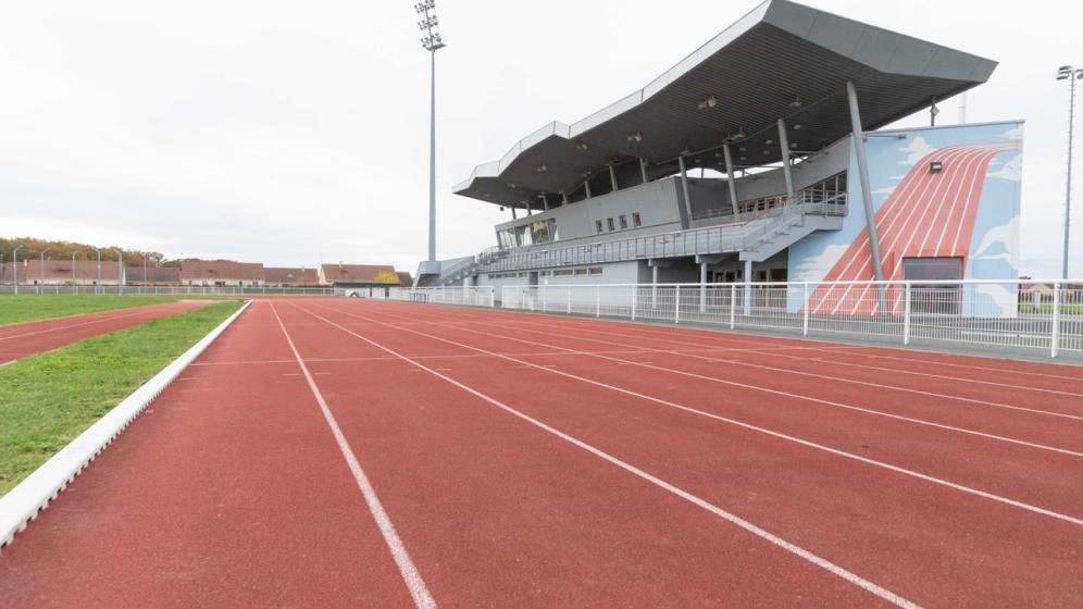 Vue-sur-piste-principale-Gradins