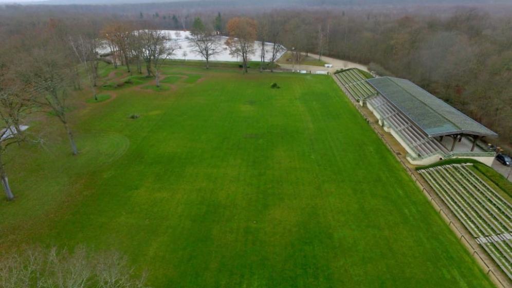 Grand-Parc-Vue-aerienne-carriere-engazonnee
