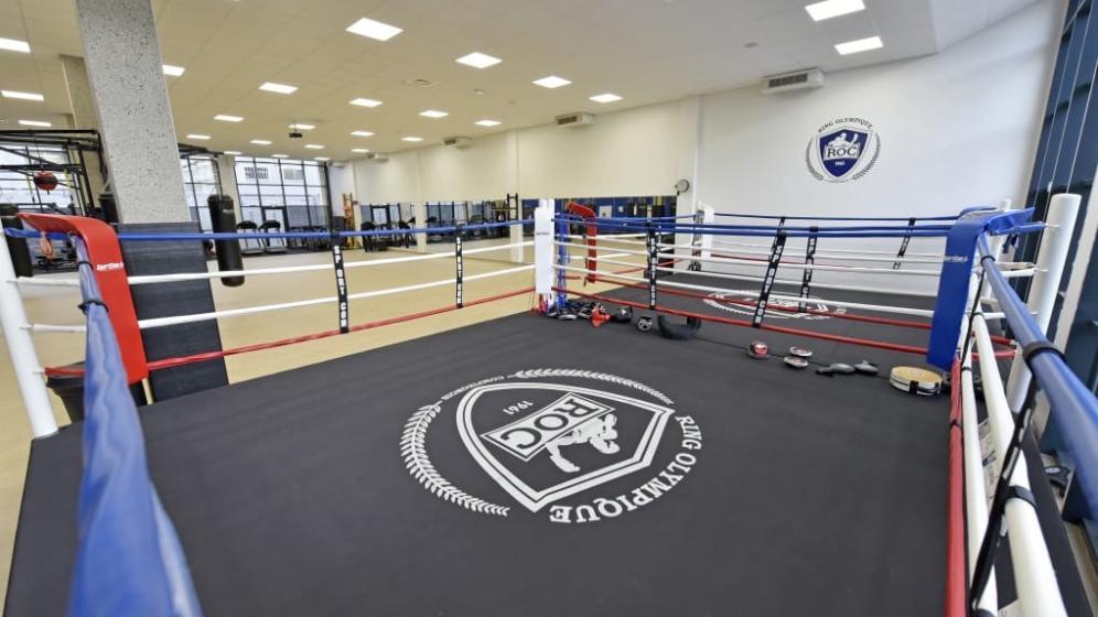 Salle-de-Boxe-Rings-Vides
