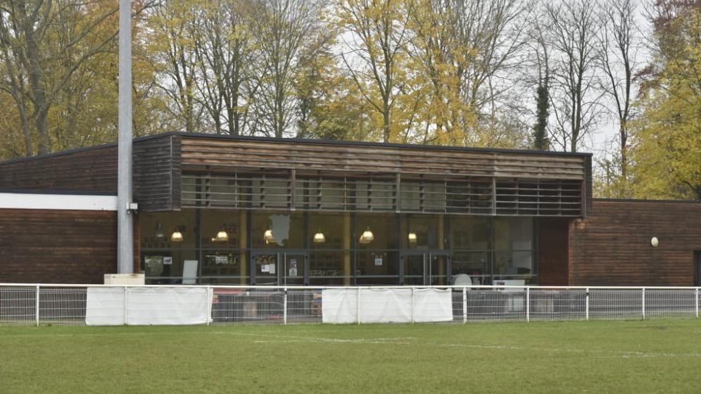 Stade-Rugby-Club-House-bureaux-vue-exterieure-1