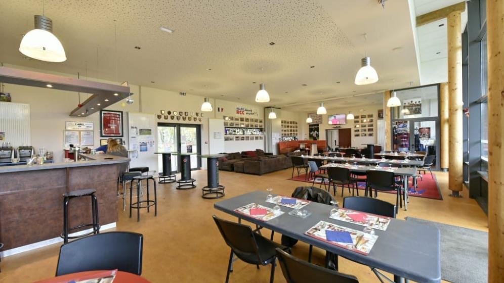 Stade-Rugby-Cluh-house-Vue-interieure-1