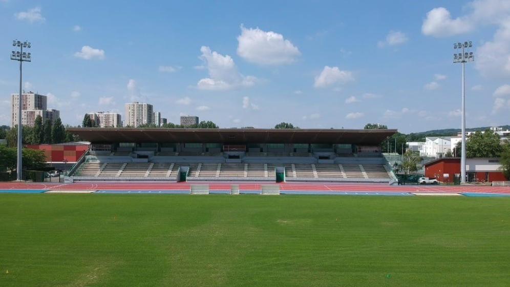 Piste-athletisme-stade-G.-Suant_tribune_1