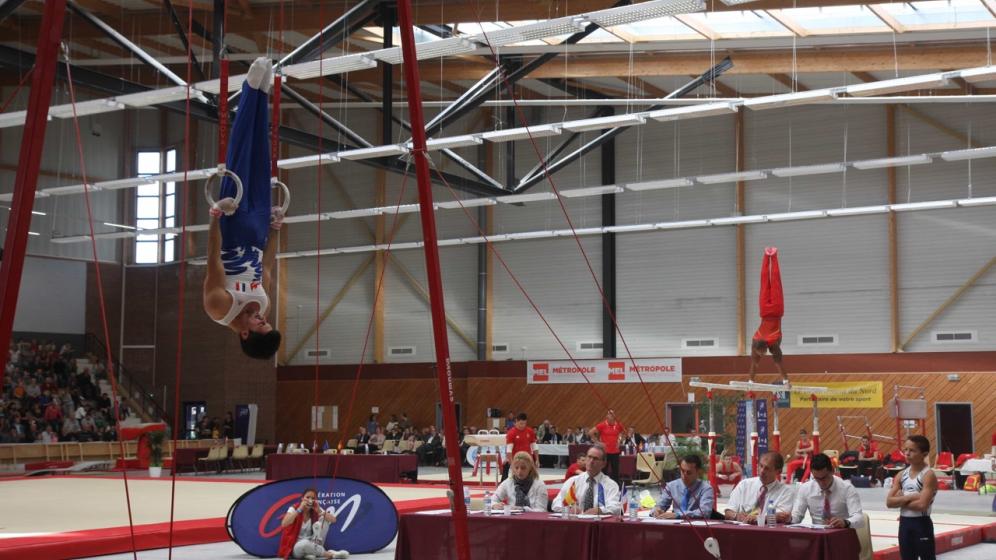 Salle-de-Gymnastique-Marcel-Vendrome-Interieur-1