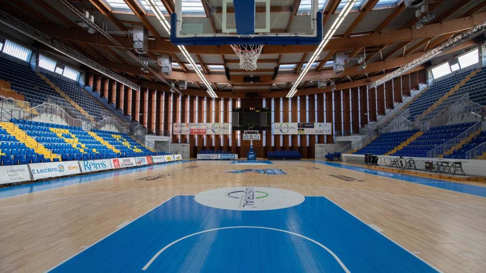 salle-honneur-vu-du-terrain