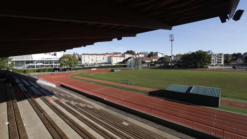 tribune_stade_athletisme_leo_lagrange