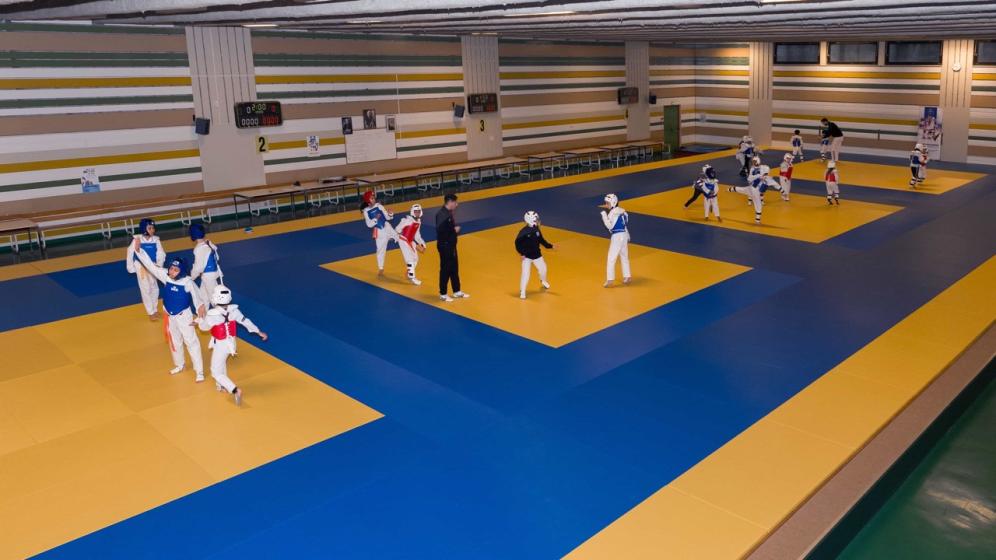 15-Centre-sportif-Aires-de-jeux-en-utilisation-sportive