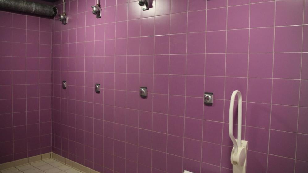 Complexe_sportif_Coubertin_douches