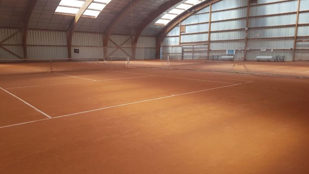 Courts-couverts-en-terre-battue