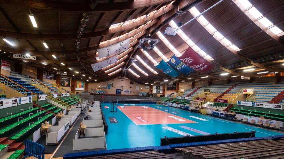 L.-Body-salle-de-volley