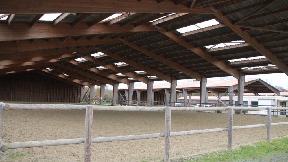 Pole_equestre_vendeen_maneges_couverts_ouverts
