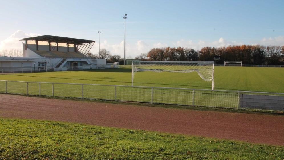 Stade_Albert_Robin_stade_dhonneur-4