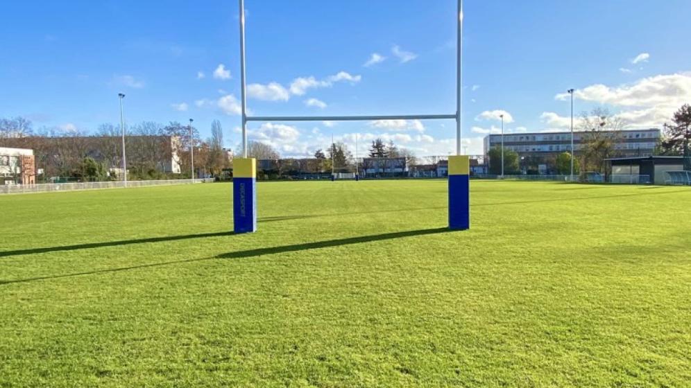 Stade-de-Beauregard-derriere-poteaux-portrait