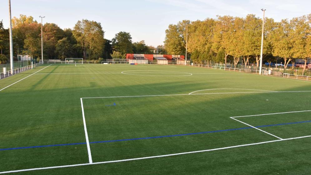 terrain-synthetique-vu-du-parc-des-sports-003