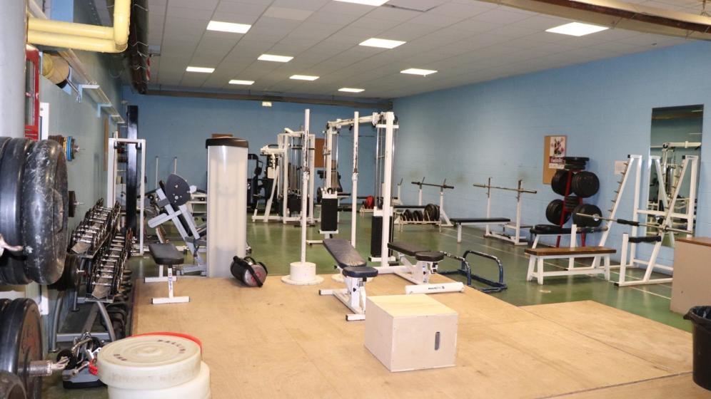 Vue-de-la-salle-dhalterophilie-du-gymnase-2