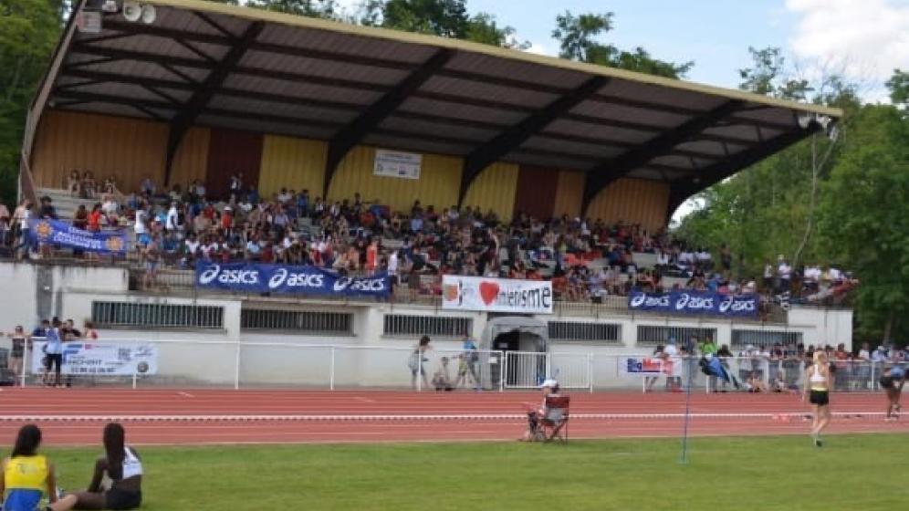 Vue-des-aires-de-jeu-en-utilisation-sportive-photo-5