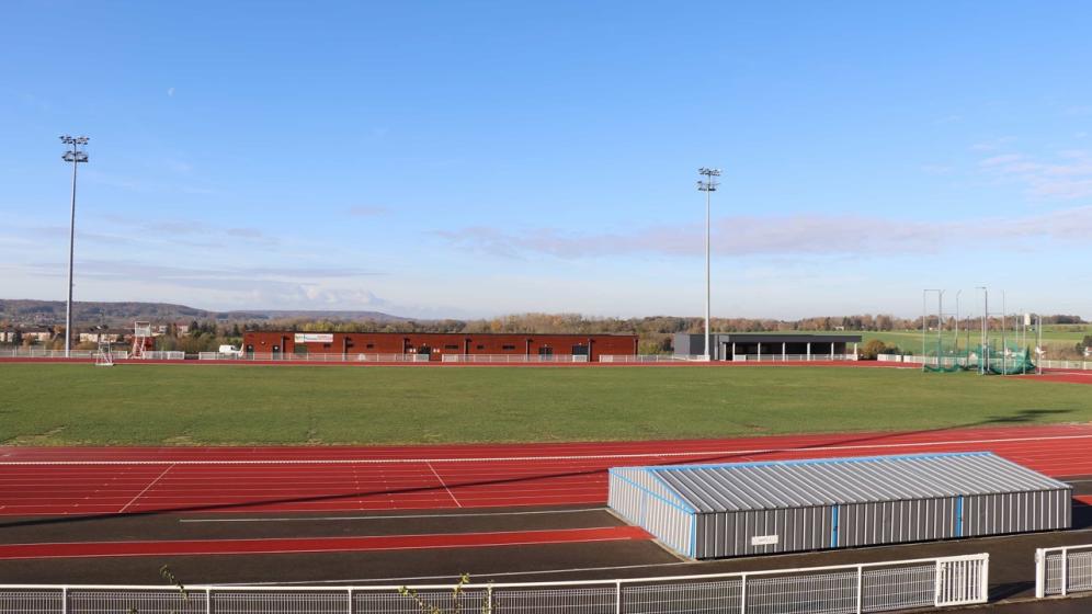 Vue-exterieure-de-face-du-stadium-1