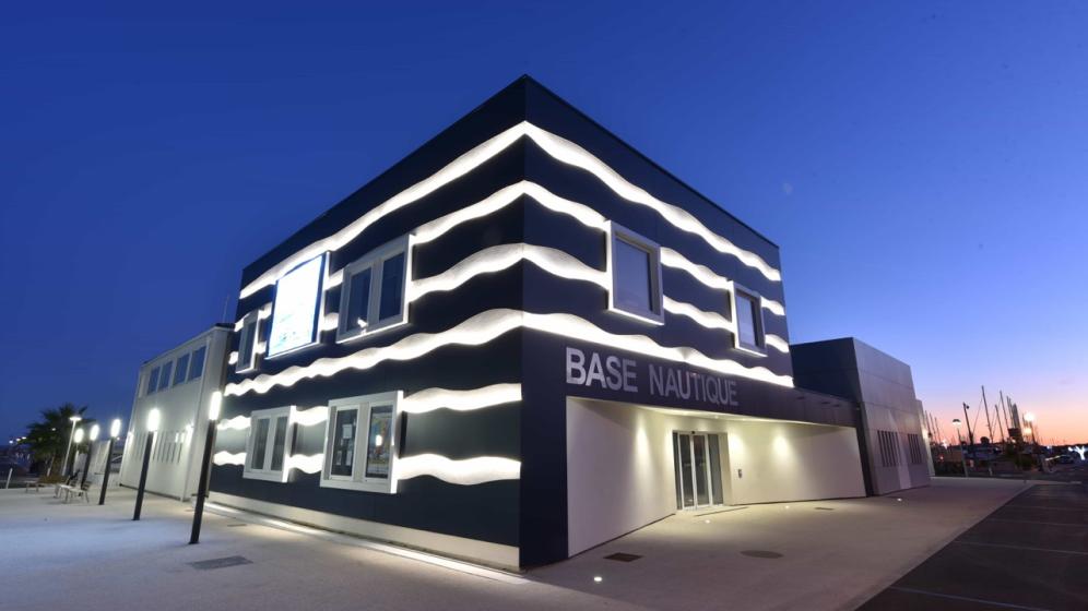 Vue-exterieure-de-nuit