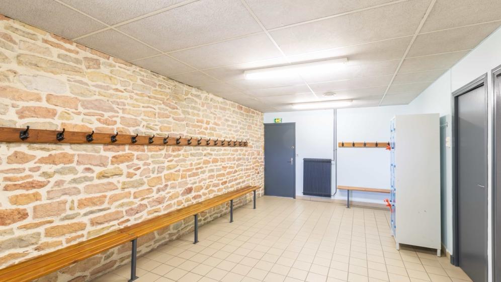 11-Macon_Complexe-Fernand-Velon_vestiaire