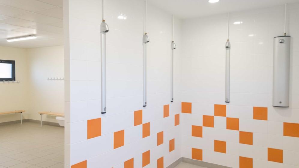 11-Macon_Stade-Marie-Jose-Perec_douche