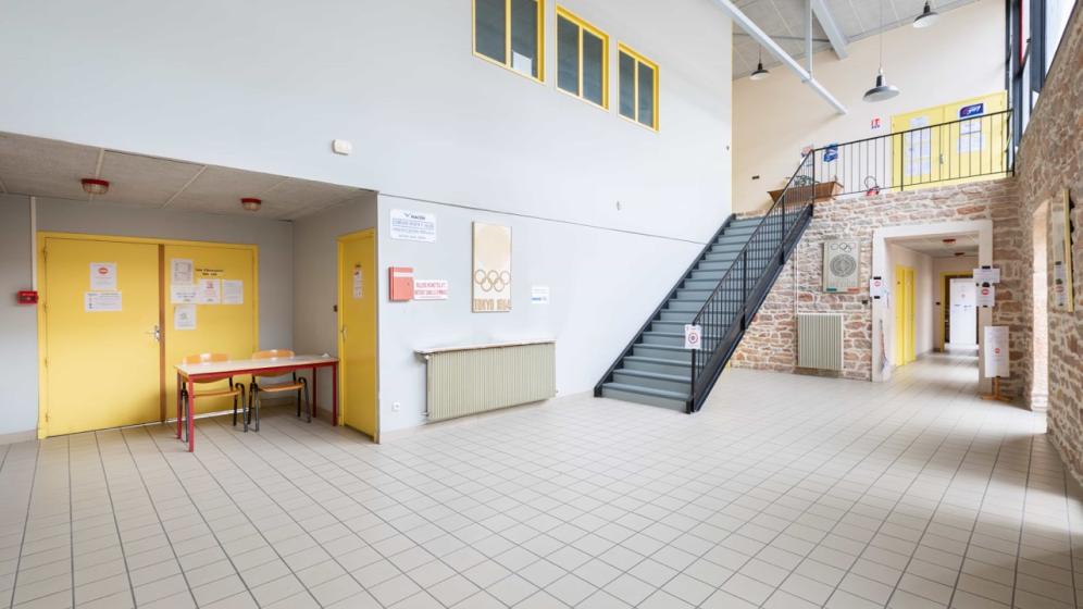 13-Macon_Complexe-Fernand-Velon_entree