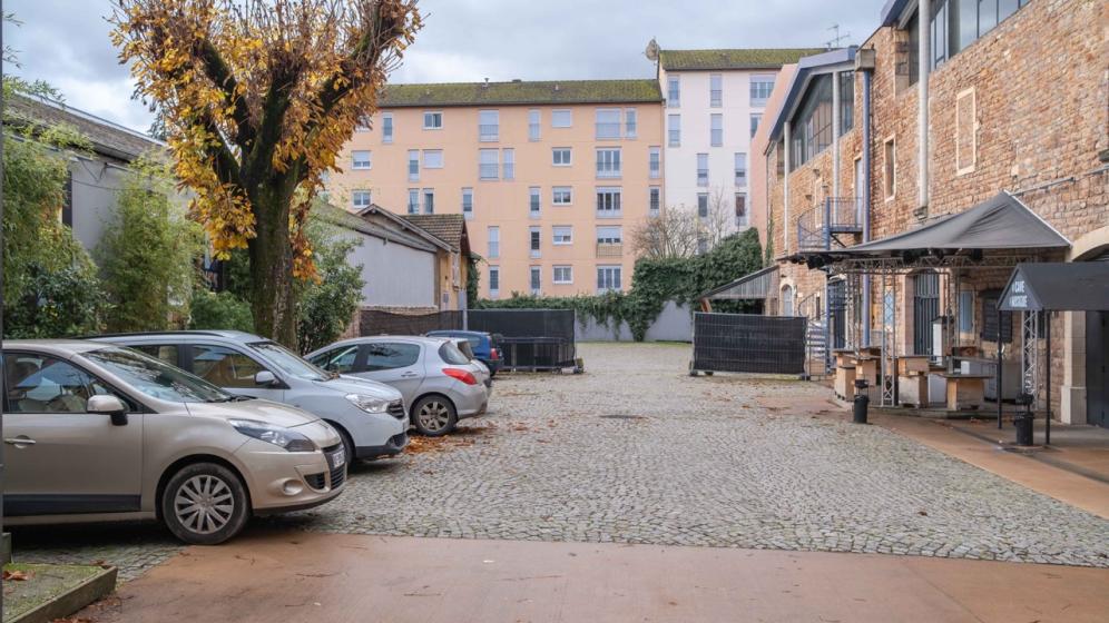 2-Macon_Complexe-Fernand-Velon_parking