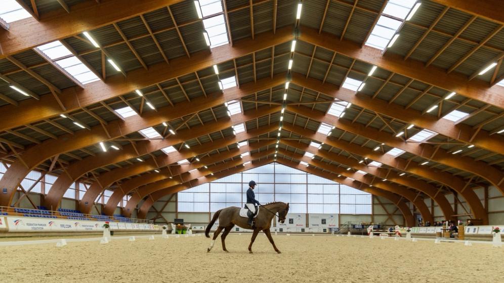 7-Macon_Centre-Equestre-de-Macon-Chaintre_manege-olympique-dressage