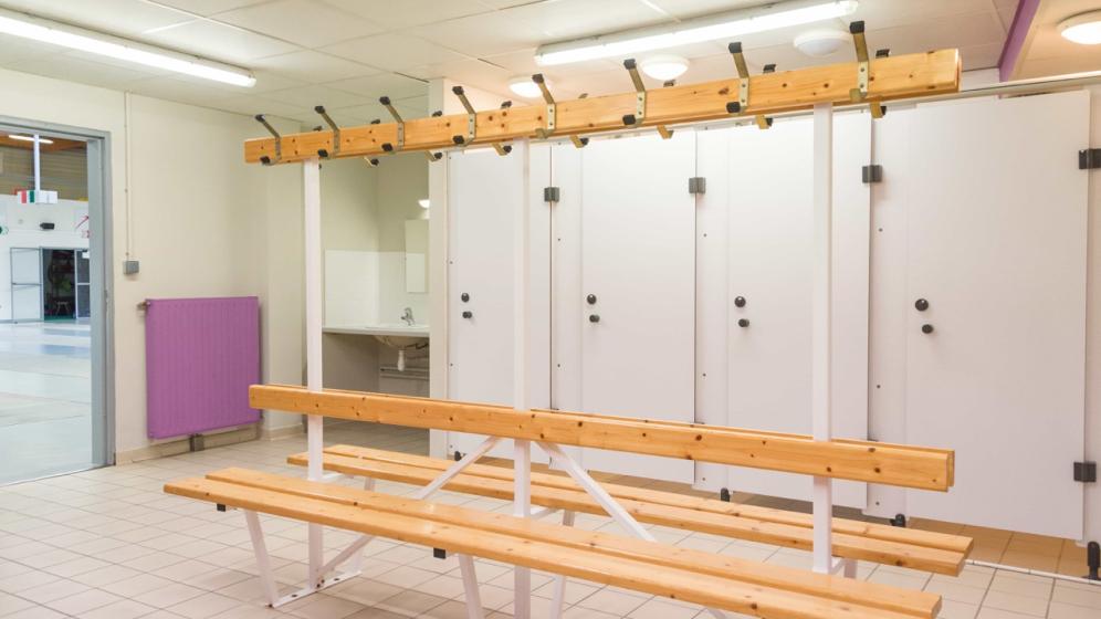 8-Macon_Complexe-sportif-des-Saugeraies_vestiaire