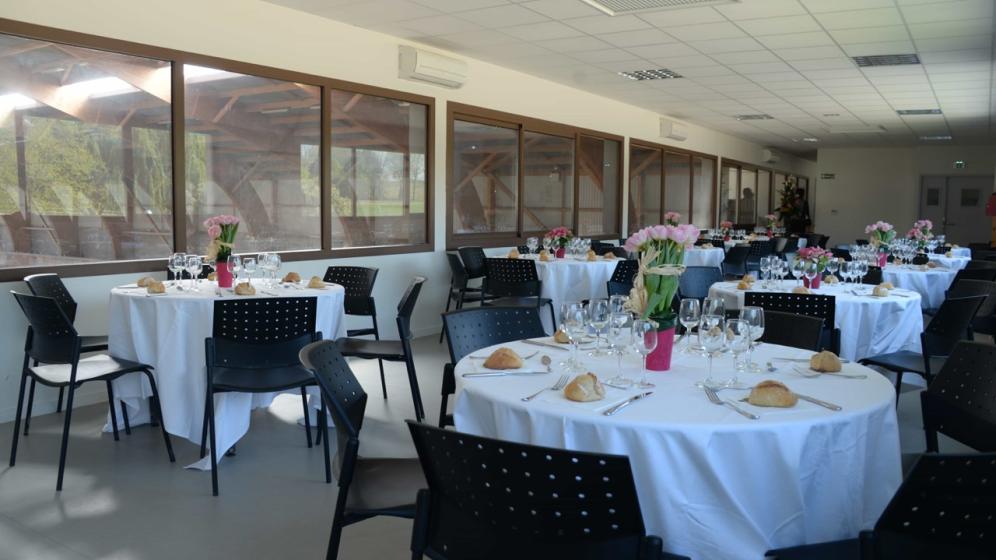 9-Macon_Centre-Equestre-de-Macon-Chaintre_manege-olympique-restaurant