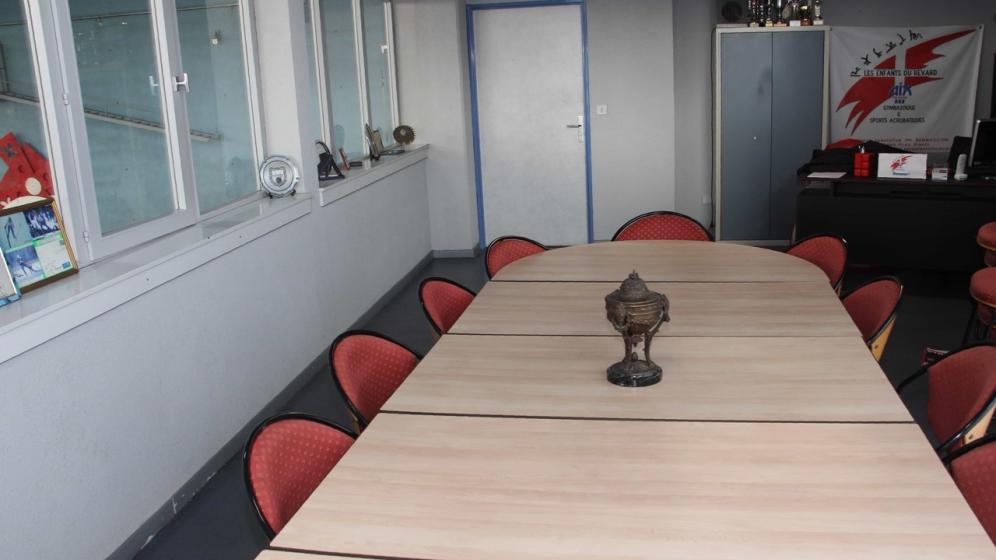 Aix-les-Bains-gymnase-Jean-Marie-Bernascon-salle-de-reunion