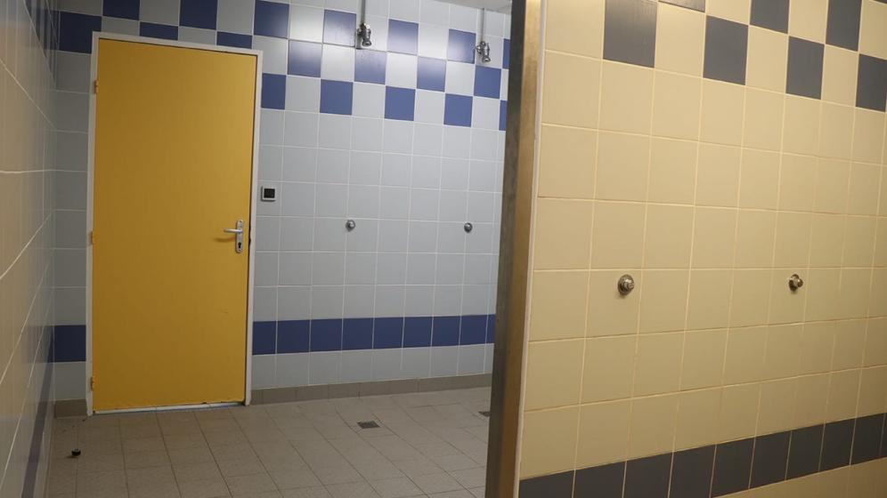 Halle-des-sports-douches