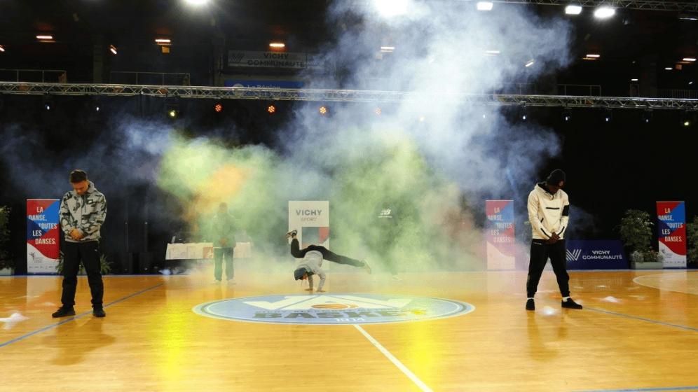01-BreakingSalleSpectacle