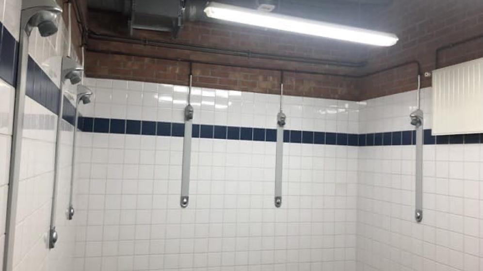 Salle-du-Parc-Lomme-Douches2
