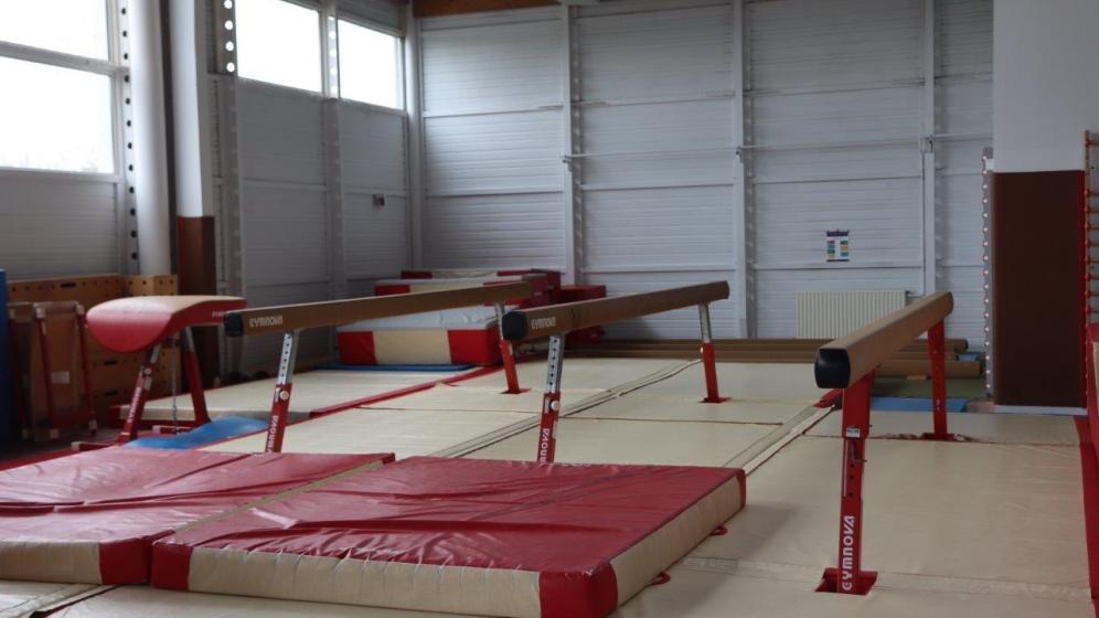 salle-de-gym-poutres