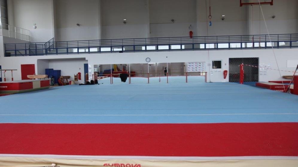 salle-de-gym-praticable-et-miroirs