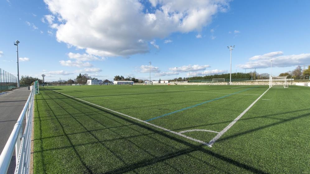 Terrain-de-Football-Synthetique-Complexe-Sportif-du-Perenno_DCE6818