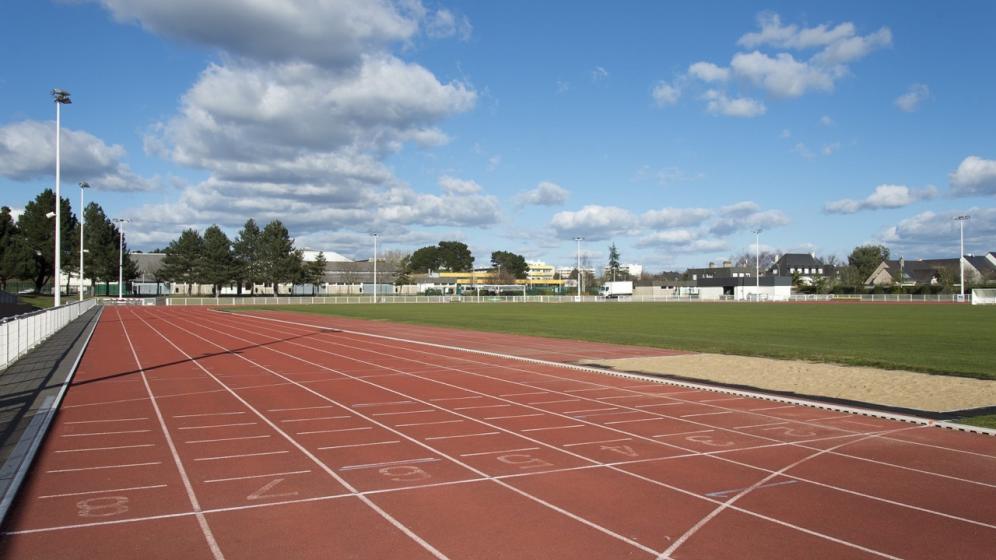 Terrain-Football-et-Piste-Athletisme-1