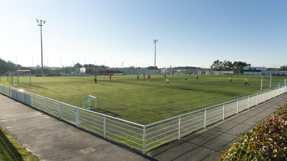 Terrain-Synthetique-Complexe-Sportif-du-Perenno_MVA4053