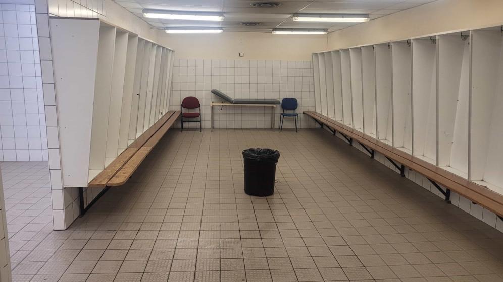 Photo-2-vestiaire-visiteur-Lesdiguieres