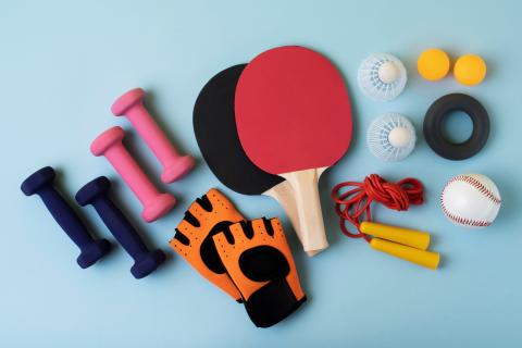 Equipements de sports : balles, raquettes, volants, corde à sauter