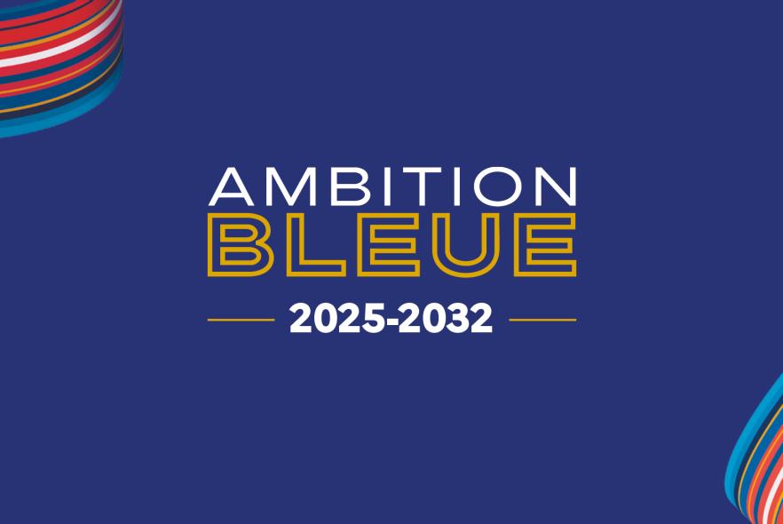 Image avec le texte "Ambition Bleue 2025-2032" sur le fond bleu