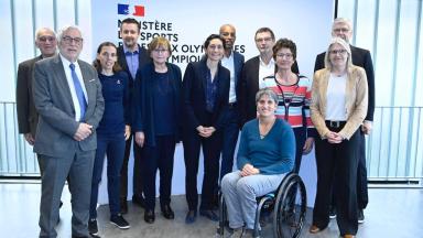 Photo de groupe lors du comité national pour renforcer l’éthique et la vie démocratique dans le sport