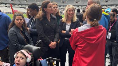 Photo de Marie Barsacq et Charlotte Parmentier-Lecocq au Stade de France lors de la Journée Evasion