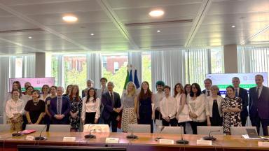 Photo des participants au Second conseil franco-italien de la Jeunesse avec Marie Barsacq et Andrea Abodi