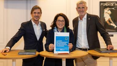 Frédéric Longuépée, président directeur général de Paris La Défense Arena, Madame Marina Ferrari, ministre des Sports, de la Jeunesse et de la Vie associative, et Gilles Moretton, président de la Fédération Française de Tennis