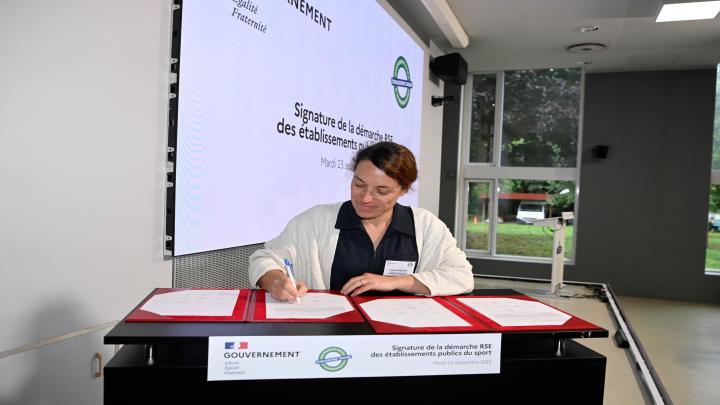 Signature de la démarche RSE des établissements sportifs à l'INSEP