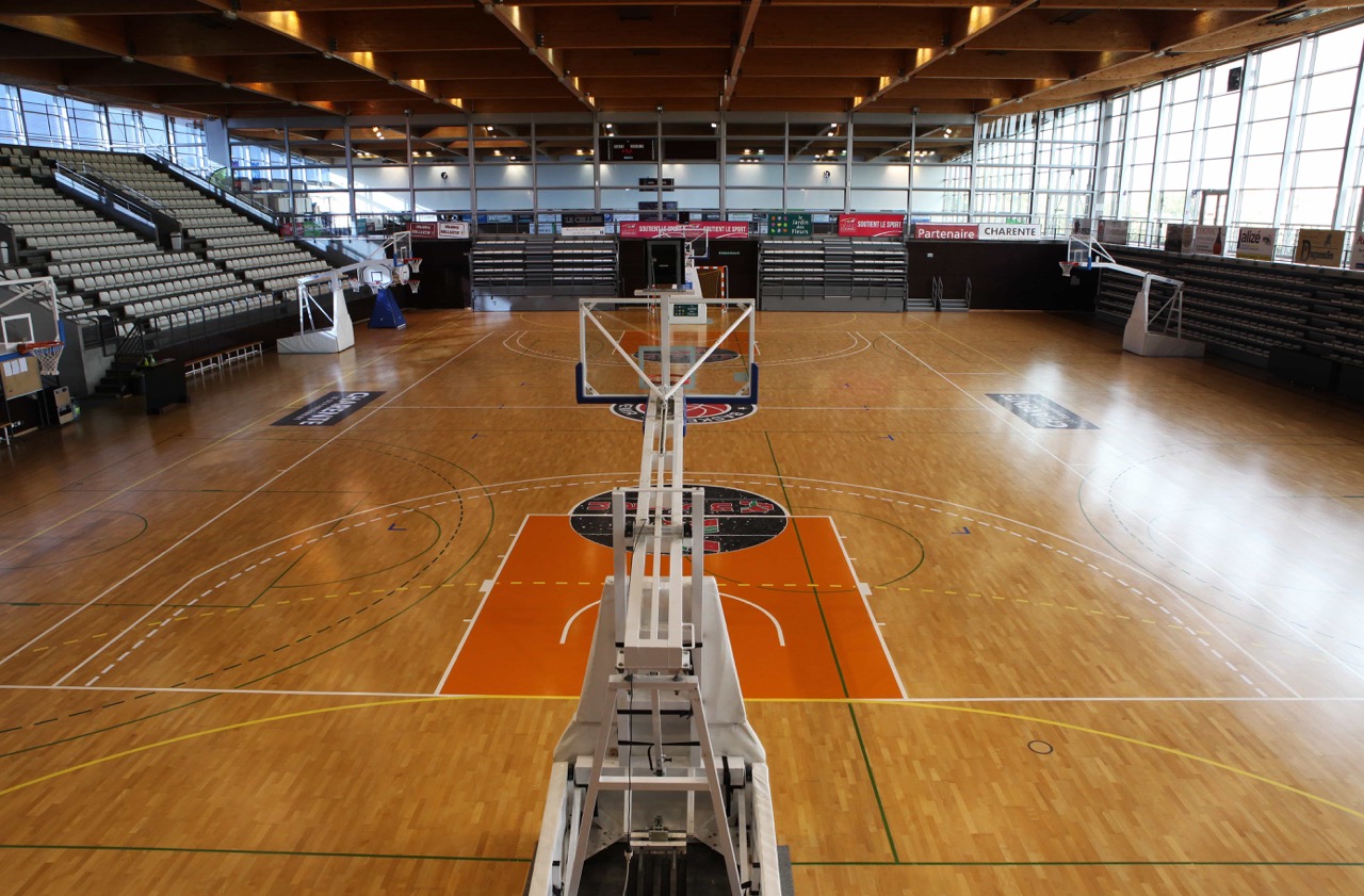 2_-Complexe-des-Vauzelles_-photos-Christophe-Barraud