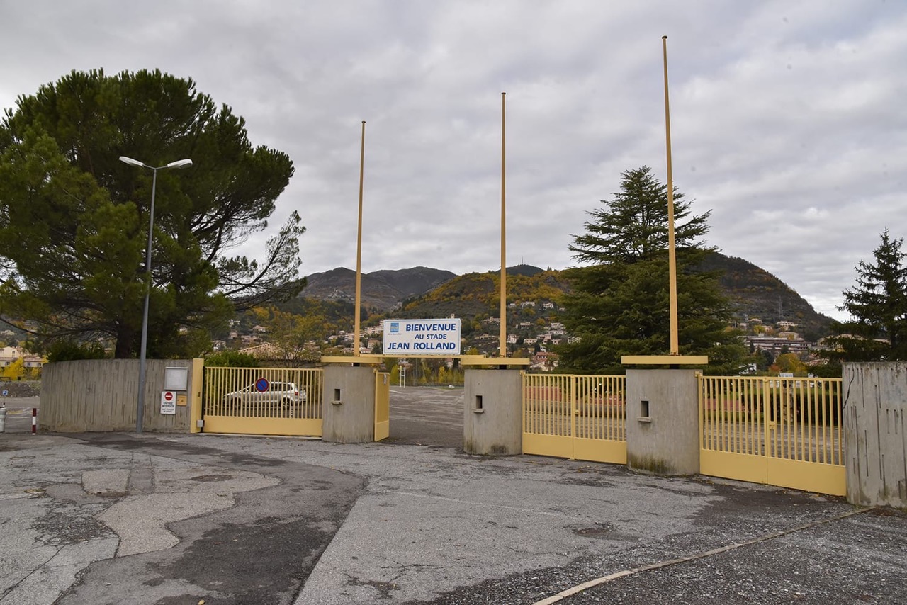 Entree-Autocar-stade-Jean-RollandCredits-Photos-Cyrille-de-Villele-–-Ville-de-Digne-les-Bains